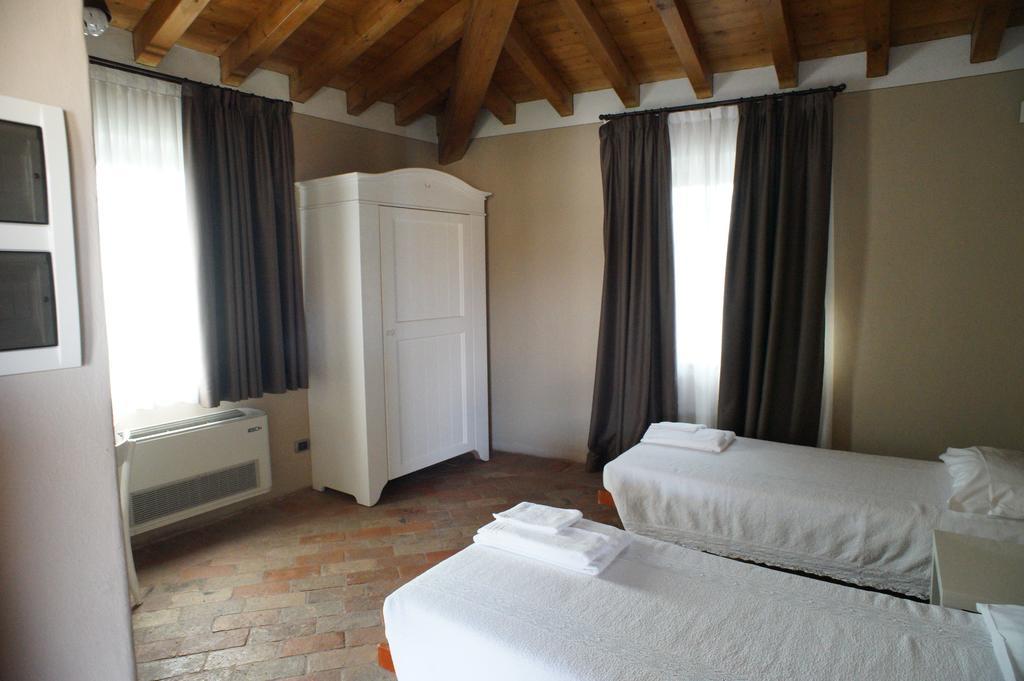 Corte Breda, Agriturismo Bed&Breakfast Chiari Bagian luar foto