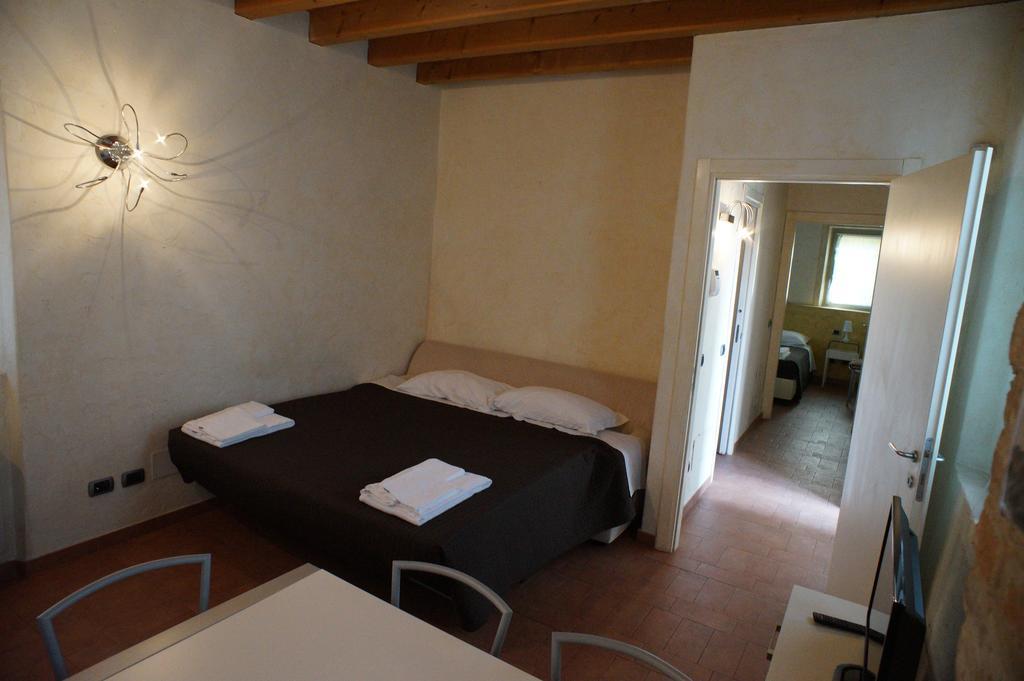 Corte Breda, Agriturismo Bed&Breakfast Chiari Bagian luar foto